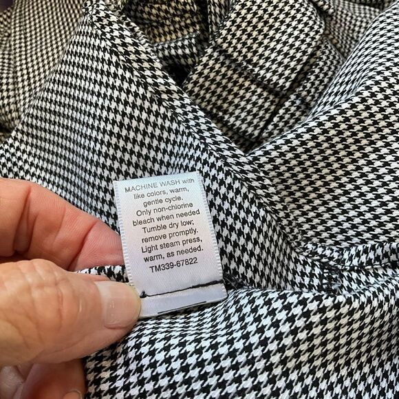 PENDELTON Woman's Shirt Size 6 Black and White Long Sleeve Pleated Front - Picture 16 of 16